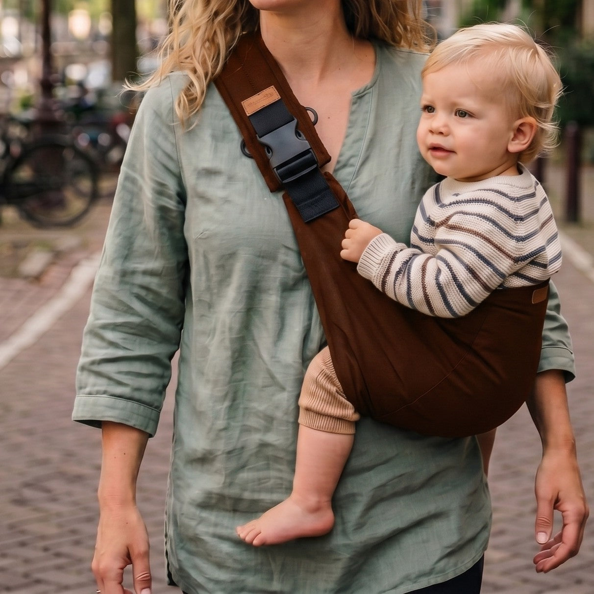 Handen Vrij in 10 Seconden — Kinderschat Schouderdrager | Babydrager voor Thuis en Onderweg | Geschikt van 4,5 kg tot 20 kg