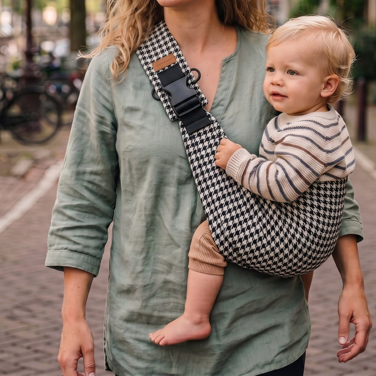 Handen Vrij in 10 Seconden — Kinderschat Schouderdrager | Babydrager voor Thuis en Onderweg | Geschikt van 4,5 kg tot 20 kg